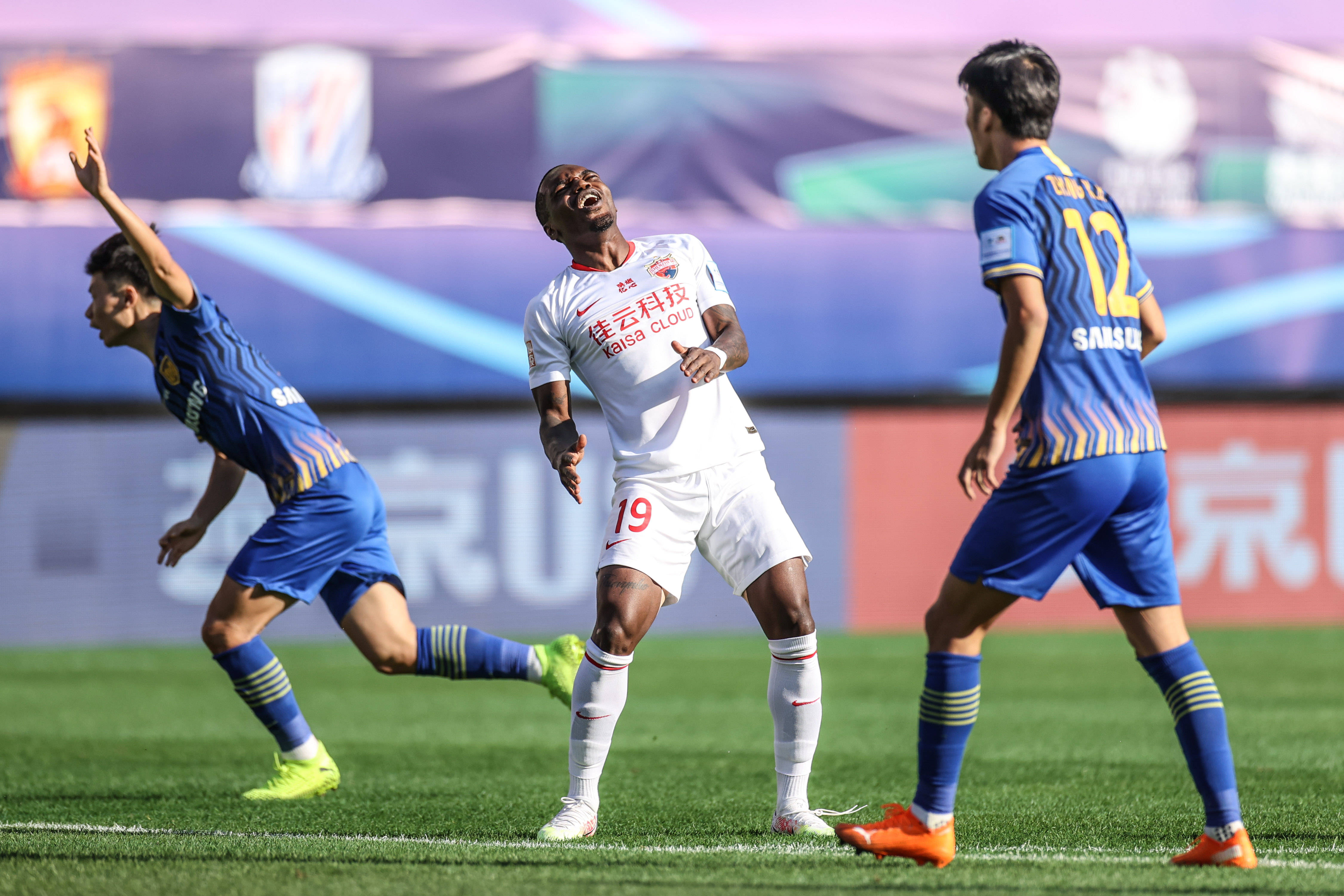 开元棋牌官网-大连一方欲击败深圳佳兆业，胜利在望！