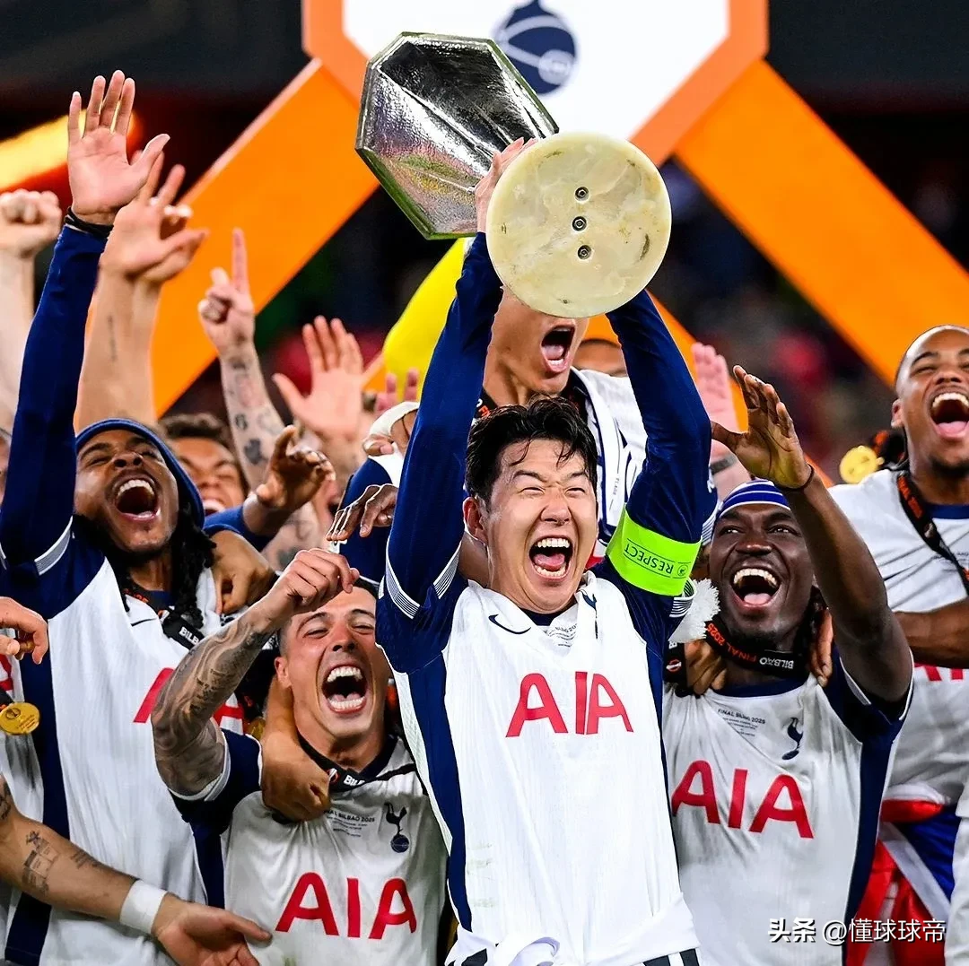 开元棋牌app-足球明星们在国际赛场上斩获胜利,进一步冲锋(10大足球明星)